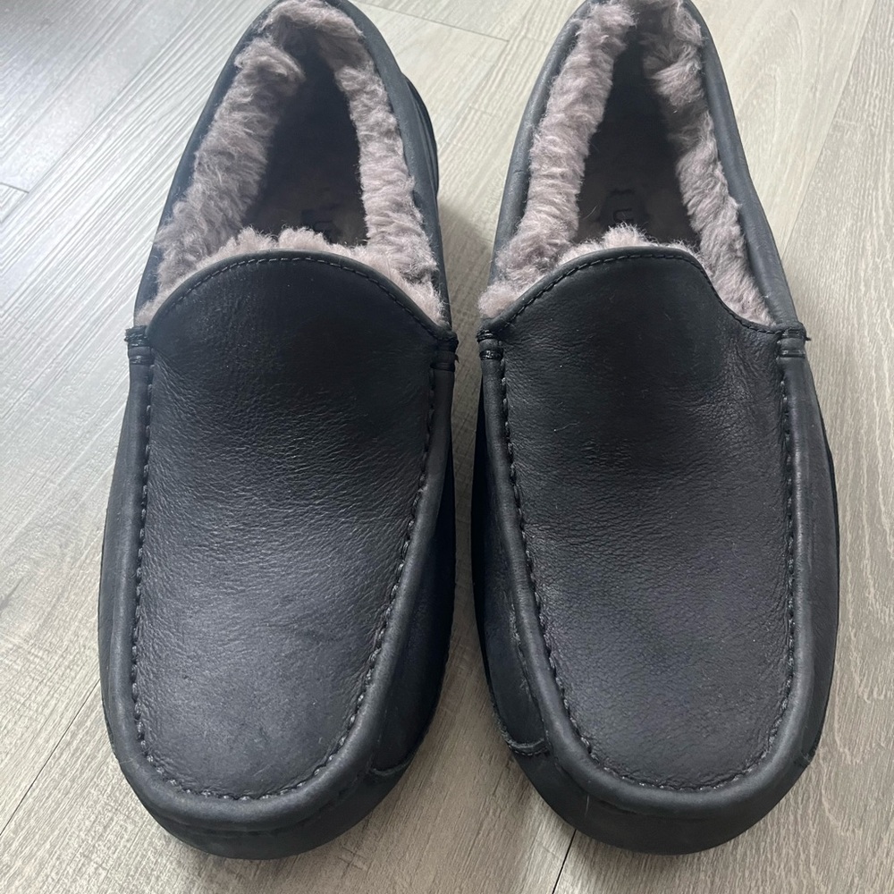 UGG Men's Ascot Black Leather Slip-On Loafers